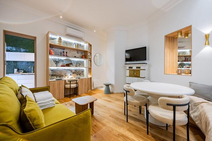 Elegant gestaltetes Wohnzimmer mit moderner Einrichtung in einer Wohnung im Building Rue d'Alençon - evengestion - 1056275 - PAR in 15th arrondissement, Paris Elegant gestaltetes Wohnzimmer mit moderner Einrichtung in einer Wohnung im Building Rue d'Alençon - evengestion - 1056275 - PAR in 15th arrondissement, Paris