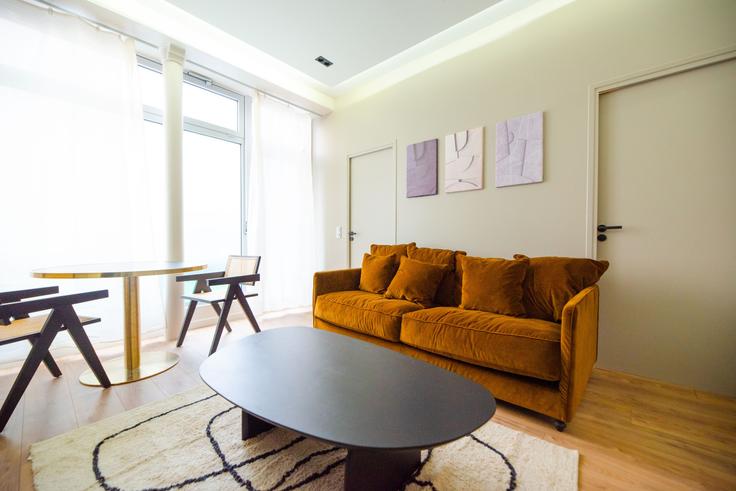 Elegant gestaltetes Wohnzimmer mit moderner Einrichtung in einer Wohnung im Building Rue de Javel - evengestion - 1073832 - PAR in 15th arrondissement, Paris Elegant gestaltetes Wohnzimmer mit moderner Einrichtung in einer Wohnung im Building Rue de Javel - evengestion - 1073832 - PAR in 15th arrondissement, Paris