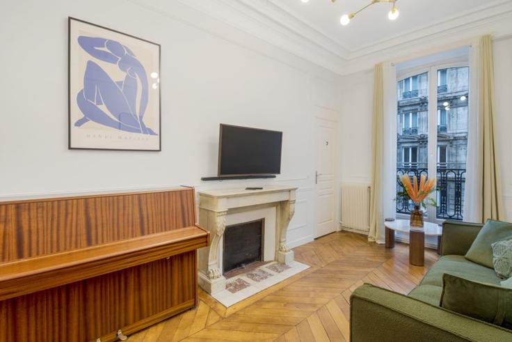Salle de séjour élégante avec mobilier moderne dans un appartement à Building Rue de Saint-Quentin - evengestion - 1225425 - PAR à 10th arrondissement, Paris Salle de séjour élégante avec mobilier moderne dans un appartement à Building Rue de Saint-Quentin - evengestion - 1225425 - PAR à 10th arrondissement, Paris