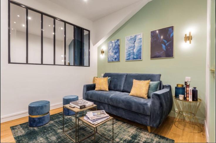 Building Rue de la Réunion - evengestion - 1225817 - PAR adresindeki bir dairede modern mobilyalarla zarif bir şekilde tasarlanmış oturma odası 20th arrondissement of Paris, Paris Building Rue de la Réunion - evengestion - 1225817 - PAR adresindeki bir dairede modern mobilyalarla zarif bir şekilde tasarlanmış oturma odası 20th arrondissement of Paris, Paris