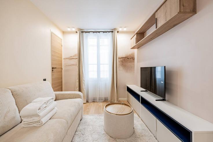 9th arrondissement, Paris에 위치한 Building Rue des Martyrs - evengestion - 1227051 - PAR 유닛의 세련된 인테리어가 돋보이는 거실 9th arrondissement, Paris에 위치한 Building Rue des Martyrs - evengestion - 1227051 - PAR 유닛의 세련된 인테리어가 돋보이는 거실