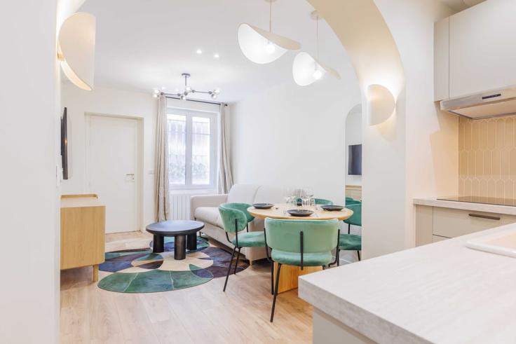18th arrondissement, Paris에 위치한 Building Rue Marcadet - evengestion - 1291571 - PAR 아파트의 세련된 인테리어가 돋보이는 거실