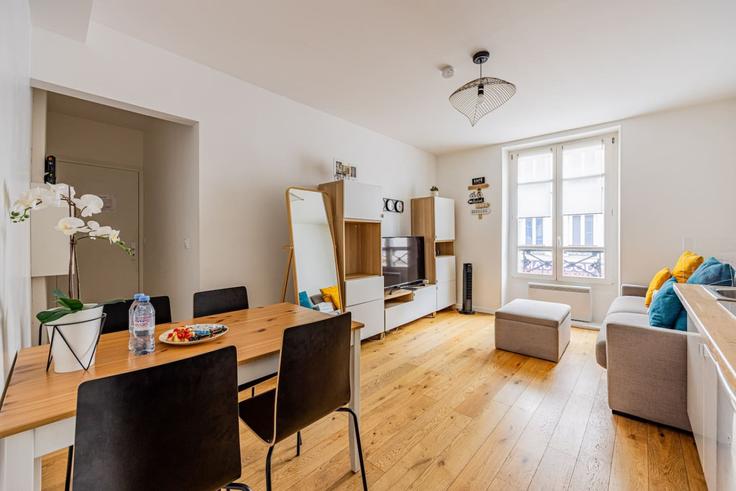 11th arrondissement, Paris에 위치한 Building Rue Popincourt - evengestion - 1370241 유닛의 세련된 인테리어가 돋보이는 거실 11th arrondissement, Paris에 위치한 Building Rue Popincourt - evengestion - 1370241 유닛의 세련된 인테리어가 돋보이는 거실