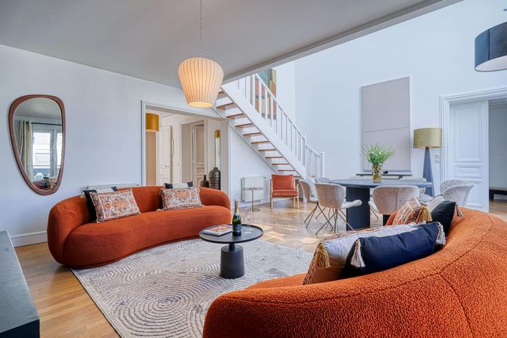 8th arrondissement, Paris에 위치한 Building Avenue de Wagram - evengestion - 1375937 유닛의 세련된 인테리어가 돋보이는 거실