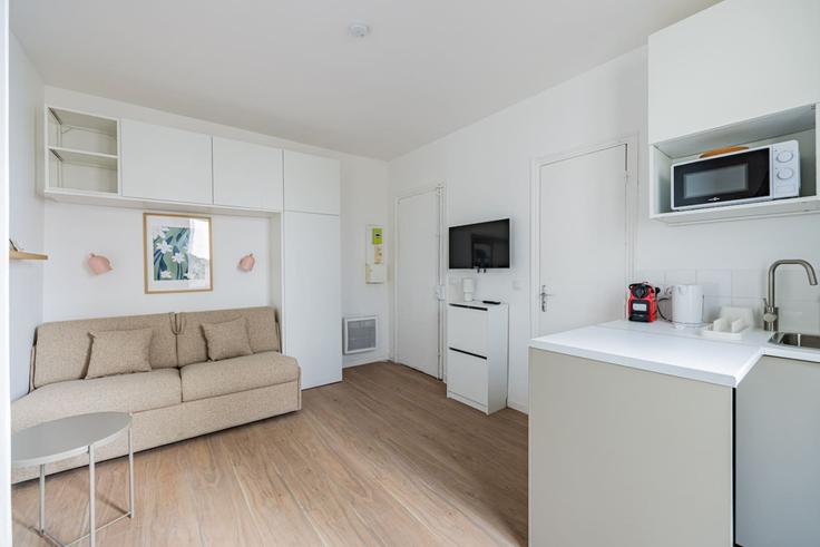 Salle de séjour élégante avec mobilier moderne dans un appartement à Building Rue de Lévis - evengestion - 1460081 à 17th arrondissement, Paris Salle de séjour élégante avec mobilier moderne dans un appartement à Building Rue de Lévis - evengestion - 1460081 à 17th arrondissement, Paris