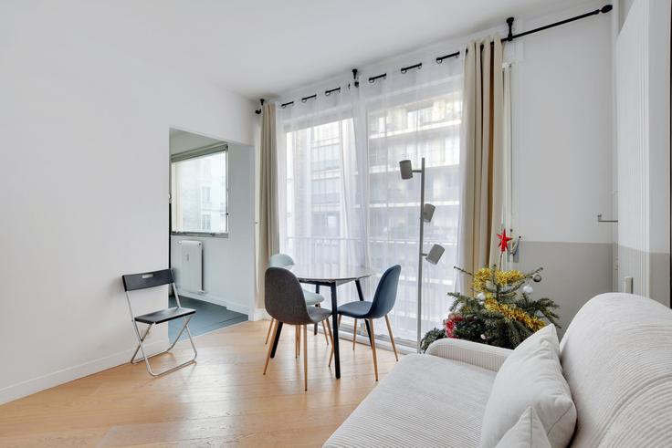 Building Avenue Victor Hugo - evengestion - 1475399 adresindeki bir dairede modern mobilyalarla zarif bir şekilde tasarlanmış oturma odası 16th arrondissement, Paris Building Avenue Victor Hugo - evengestion - 1475399 adresindeki bir dairede modern mobilyalarla zarif bir şekilde tasarlanmış oturma odası 16th arrondissement, Paris