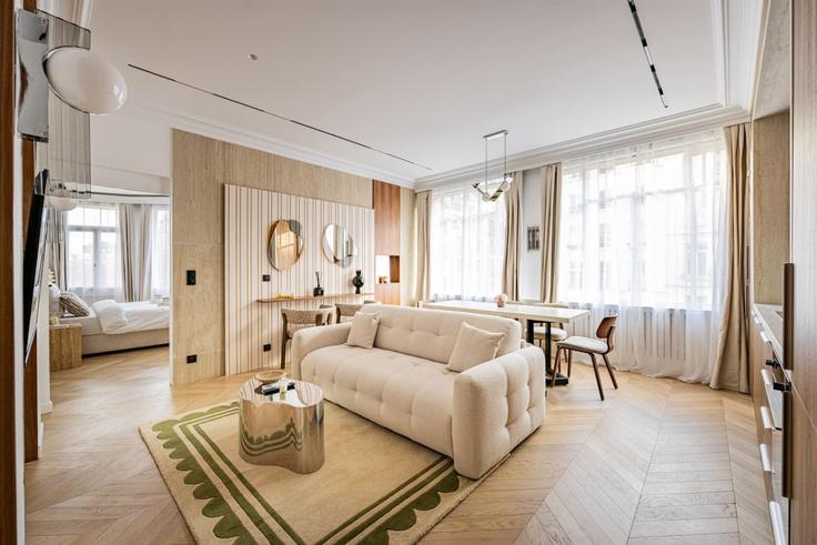 Salle de séjour élégante avec mobilier moderne dans un appartement à Building Rue Saint-Martin - evengestion - 1501525 à 3rd arrondissement, Paris