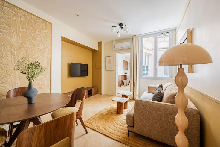 Elegante sala de estar con mobiliario moderno en un apartamento en Building Rue du Temple - evengestion - 1515275 en 3rd arrondissement, Paris Elegante sala de estar con mobiliario moderno en un apartamento en Building Rue du Temple - evengestion - 1515275 en 3rd arrondissement, Paris