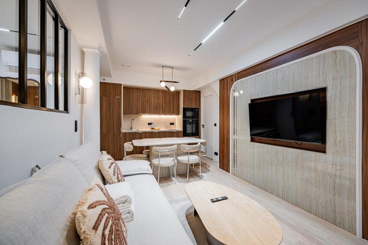 6th arrondissement, Paris에 위치한 Building Rue de l'Ancienne Comédie - evengestion - 1518547 유닛의 세련된 인테리어가 돋보이는 거실
