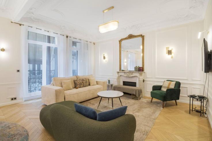 Salle de séjour élégante avec mobilier moderne dans un appartement à Building Rue Chambiges - evengestion - 1525704 à 8th arrondissement, Paris