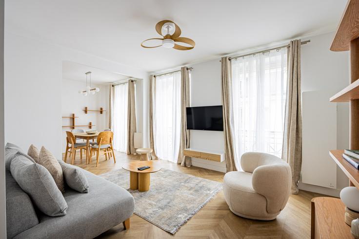 Paris 11th arrondissementのBuilding Rue des immeubles Industriels - evengestion - 1538657のアパートメントにある、モダンな家具を備えたエレガントなデザインのリビングルーム Paris 11th arrondissementのBuilding Rue des immeubles Industriels - evengestion - 1538657のアパートメントにある、モダンな家具を備えたエレガントなデザインのリビングルーム