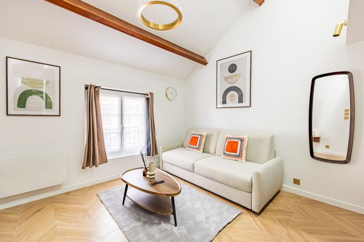 Elegante sala de estar con mobiliario moderno en un apartamento en Building Rue aux Ours - evengestion - 1563277 en 3rd arrondissement, Paris
