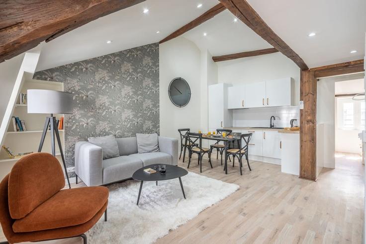 Sala de estar elegantemente projetada com móveis modernos em um apartamento no Building Rue Washington - evengestion - 1574121 em 8th arrondissement, Paris Sala de estar elegantemente projetada com móveis modernos em um apartamento no Building Rue Washington - evengestion - 1574121 em 8th arrondissement, Paris