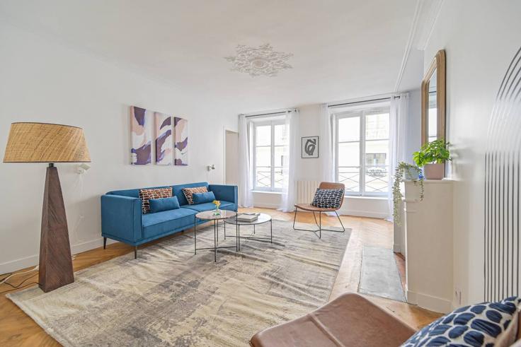 2nd arrondissement, Paris에 위치한 Building Rue de Louvois - evengestion - 1581540 유닛의 세련된 인테리어가 돋보이는 거실 2nd arrondissement, Paris에 위치한 Building Rue de Louvois - evengestion - 1581540 유닛의 세련된 인테리어가 돋보이는 거실