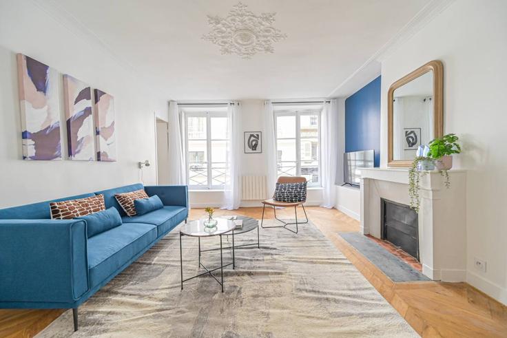 Paris 2nd arrondissementのBuilding Rue de Louvois - evengestion - 1581540のアパートメントにある、モダンな家具を備えたエレガントなデザインのリビングルーム Paris 2nd arrondissementのBuilding Rue de Louvois - evengestion - 1581540のアパートメントにある、モダンな家具を備えたエレガントなデザインのリビングルーム