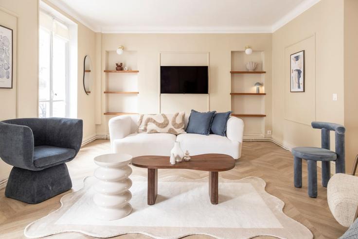 Elegant gestaltetes Wohnzimmer mit moderner Einrichtung in einer Wohnung im Building Place du Commerce - evengestion - 1586648 in 15th arrondissement, Paris Elegant gestaltetes Wohnzimmer mit moderner Einrichtung in einer Wohnung im Building Place du Commerce - evengestion - 1586648 in 15th arrondissement, Paris