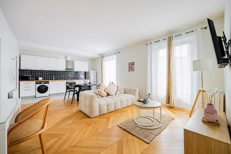 Salle de séjour élégante avec mobilier moderne dans un appartement à Building Rue de Turbigo - evengestion - 1604813 à 3rd arrondissement, Paris Salle de séjour élégante avec mobilier moderne dans un appartement à Building Rue de Turbigo - evengestion - 1604813 à 3rd arrondissement, Paris