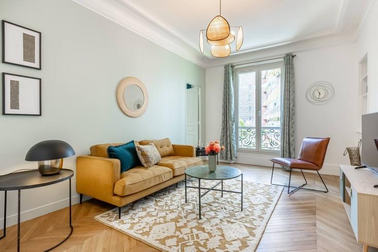 Elegant gestaltetes Wohnzimmer mit moderner Einrichtung in einer Wohnung im Building Avenue de Wagram - evengestion - 1604820 in 8th arrondissement, Paris Elegant gestaltetes Wohnzimmer mit moderner Einrichtung in einer Wohnung im Building Avenue de Wagram - evengestion - 1604820 in 8th arrondissement, Paris