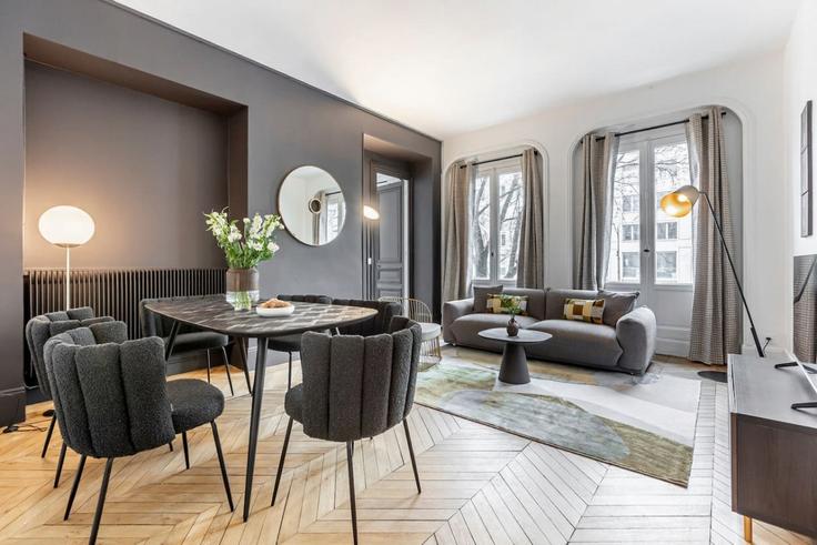 Salle de séjour élégante avec mobilier moderne dans un appartement à Building Avenue de Wagram - evengestion - 1375935 à 8th arrondissement, Paris