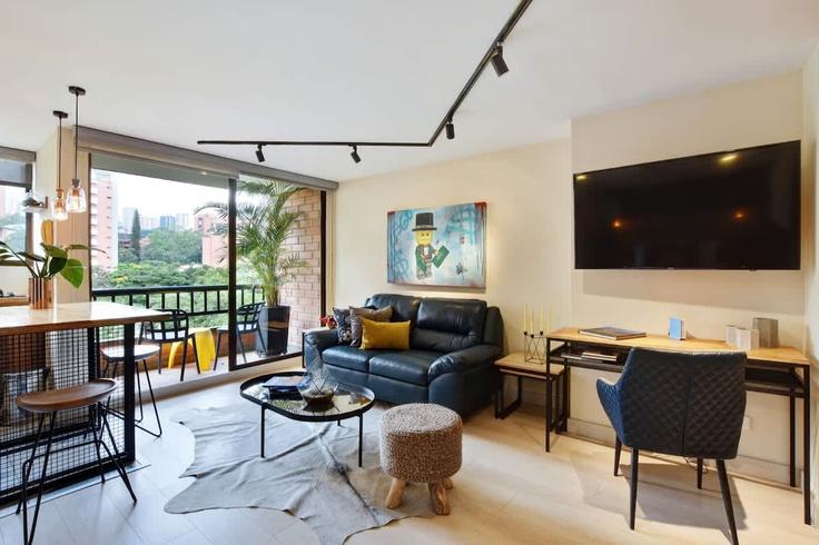El Poblado, Medellín에 위치한 Building Carrera 32d - everyplace - 1471766 유닛의 세련된 인테리어가 돋보이는 거실
