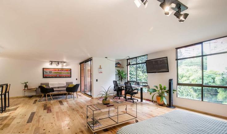 El Poblado, Medellín에 위치한 Building Carrera 32d - everyplace - 1471755 유닛의 세련된 인테리어가 돋보이는 거실