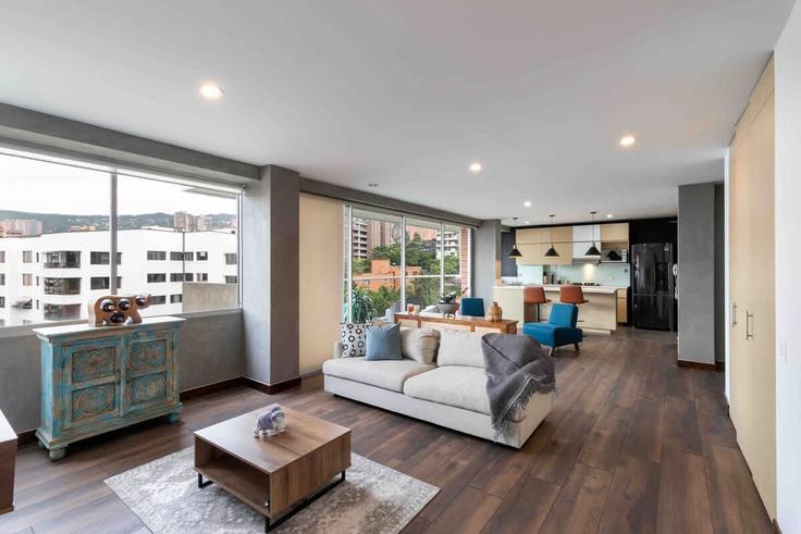 El Poblado, Medellín에 위치한 Building Carrera 37 - everyplace - 1471391 유닛의 세련된 인테리어가 돋보이는 거실