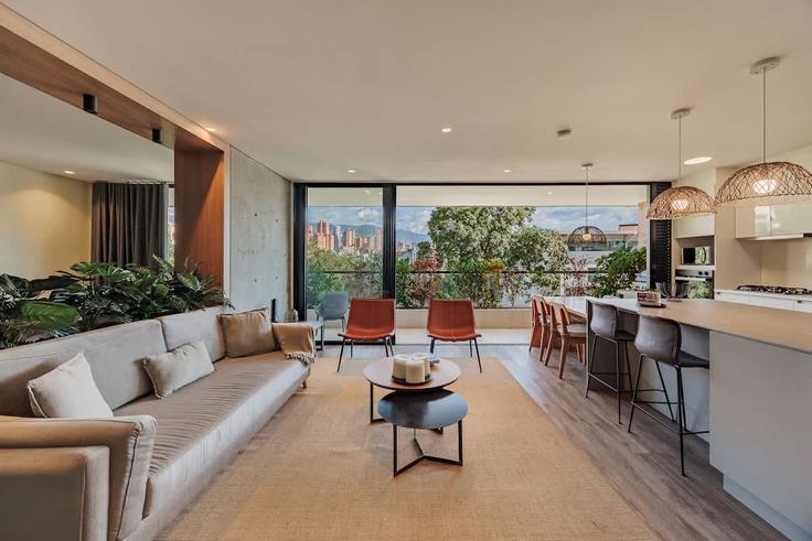 El Poblado, Medellín에 위치한 Building Calle 12 - everyplace - 1471398 유닛의 세련된 인테리어가 돋보이는 거실
