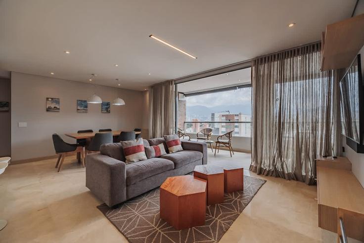 Laureles - Estadio, Medellin, Medellín에 위치한 Building Calle 33AA - everyplace - 1471401 유닛의 세련된 인테리어가 돋보이는 거실