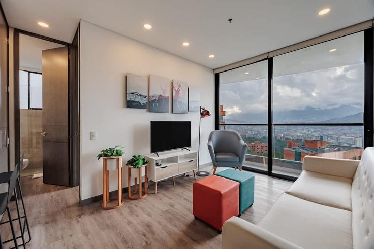 El Poblado, Medellín에 위치한 Building Diagonal 29d - everyplace - 1471757 유닛의 세련된 인테리어가 돋보이는 거실