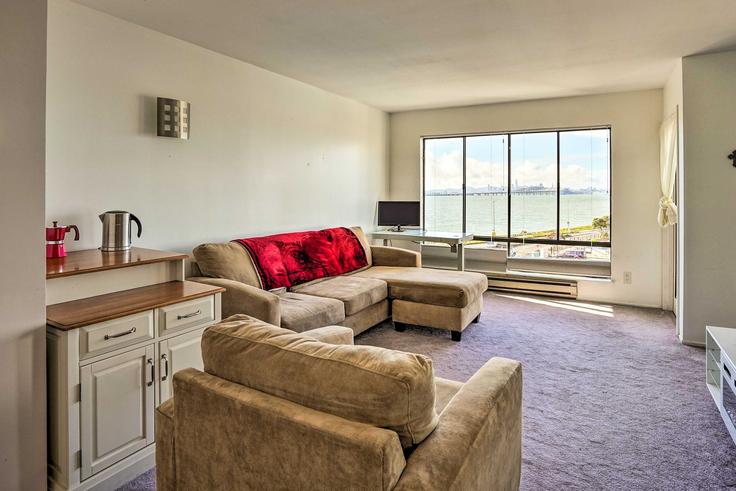 Salle de séjour élégante avec mobilier moderne dans un appartement à Building Anchor Drive - evolve-1 - 1546118 à Emeryville, Emeryville Salle de séjour élégante avec mobilier moderne dans un appartement à Building Anchor Drive - evolve-1 - 1546118 à Emeryville, Emeryville