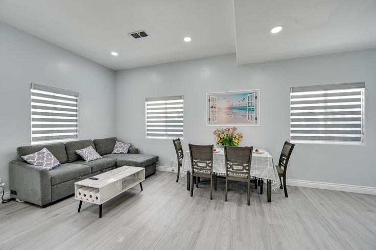 Elegantly designed living room with modern furnishings in an apartment at Building Hyatt Street - evolve-1 - 1597081 in San Diego, San Diego