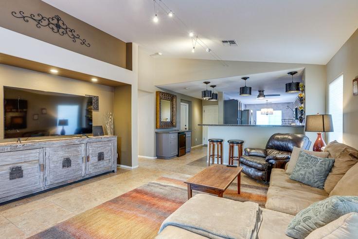 Sala de estar elegantemente projetada com móveis modernos em um apartamento no Building West Banff Lane - evolve-1 - 1631298 em Surprise, Surprise Sala de estar elegantemente projetada com móveis modernos em um apartamento no Building West Banff Lane - evolve-1 - 1631298 em Surprise, Surprise