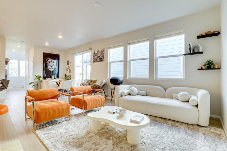 Aurora, Aurora에 위치한 Building North Orleans Street - evolve - 1385789 유닛의 세련된 인테리어가 돋보이는 거실