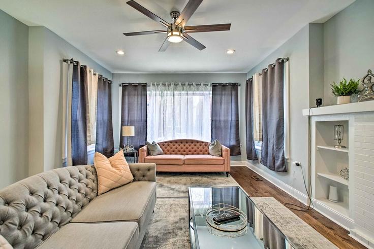 Chicago ChicagoのBuilding South Eberhart Avenue - evolve - 1305916のアパートメントにある、モダンな家具を備えたエレガントなデザインのリビングルーム