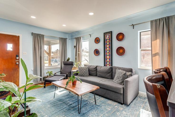 Aurora, Aurora에 위치한 Building Emporia Street - evolve - 1385841 유닛의 세련된 인테리어가 돋보이는 거실