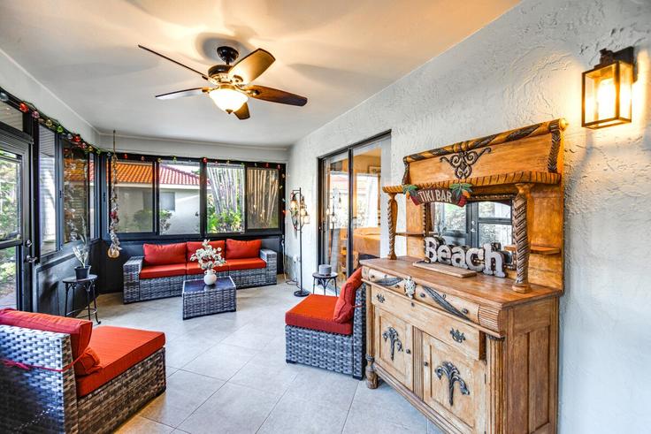 Building Blanquilla Court - evolve - 1385635 adresindeki bir dairede modern mobilyalarla zarif bir şekilde tasarlanmış oturma odası Iona, Iona