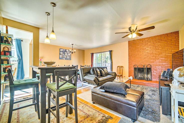 Elegante sala de estar con mobiliario moderno en un apartamento en Building Homestead Road - evolve - 1304918 en Santa Clara, Santa Clara Elegante sala de estar con mobiliario moderno en un apartamento en Building Homestead Road - evolve - 1304918 en Santa Clara, Santa Clara