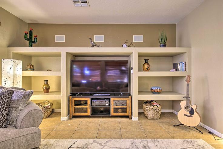 Gilbert, Gilbert에 위치한 Building East Fruitvale Avenue - evolve - 1385993 유닛의 세련된 인테리어가 돋보이는 거실