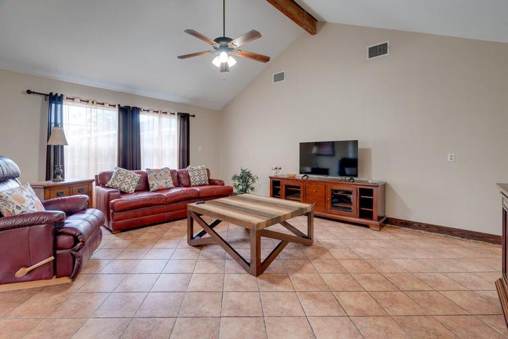 Austin, Austin에 위치한 Building Wheless Lane - evolve - 1385866 유닛의 세련된 인테리어가 돋보이는 거실