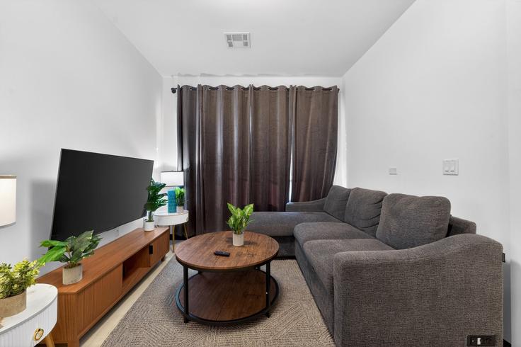 Building Broadway - evonifystays - 1240289 - BOS adresindeki bir dairede modern mobilyalarla zarif bir şekilde tasarlanmış oturma odası Everett, Everett Building Broadway - evonifystays - 1240289 - BOS adresindeki bir dairede modern mobilyalarla zarif bir şekilde tasarlanmış oturma odası Everett, Everett