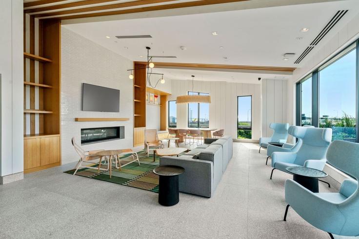 Building Bremen Street - evonifystays - 1240277 - BOS adresindeki bir dairede modern mobilyalarla zarif bir şekilde tasarlanmış oturma odası Boston, Boston