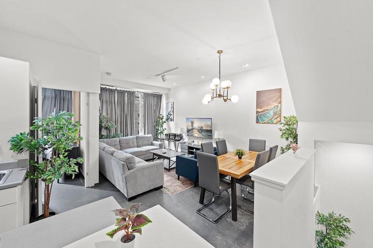 Salle de séjour élégante avec mobilier moderne dans un appartement à Building East Berkeley Street - evonifystays - 1343272 à Boston, Boston