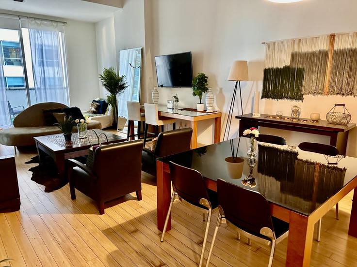 Salle de séjour élégante avec mobilier moderne dans un appartement à Building Brickell Bay Drive - executive-corporate-rental - 1695442 à Miami, Miami Salle de séjour élégante avec mobilier moderne dans un appartement à Building Brickell Bay Drive - executive-corporate-rental - 1695442 à Miami, Miami