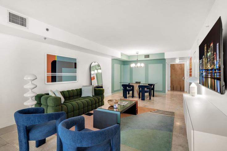 Elegante sala de estar con mobiliario moderno en un apartamento en Building Brickell Bay Drive - executive-corporate-rental - 1695444 en Miami, Miami Elegante sala de estar con mobiliario moderno en un apartamento en Building Brickell Bay Drive - executive-corporate-rental - 1695444 en Miami, Miami