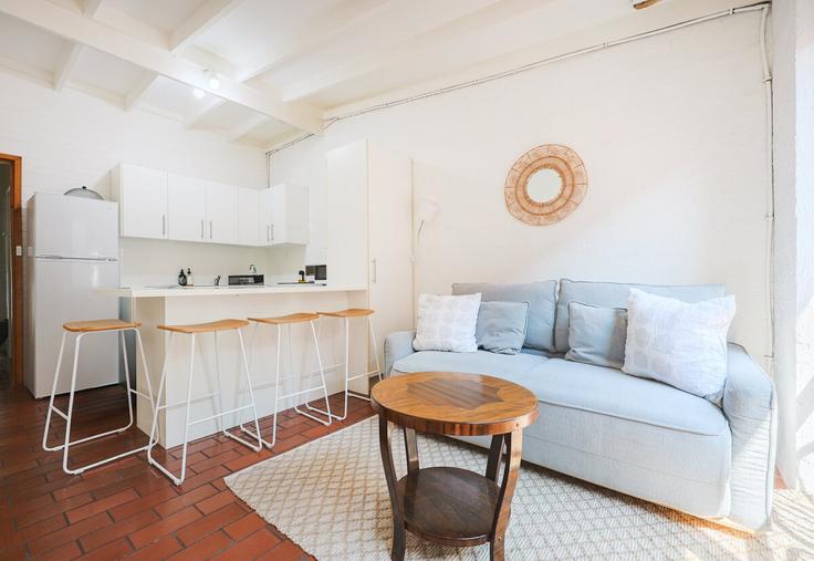 Sala de estar elegantemente projetada com móveis modernos em um apartamento no Building State Route 20 - executive-home-rentals - 1473559 em South Melbourne, Melbourne Sala de estar elegantemente projetada com móveis modernos em um apartamento no Building State Route 20 - executive-home-rentals - 1473559 em South Melbourne, Melbourne