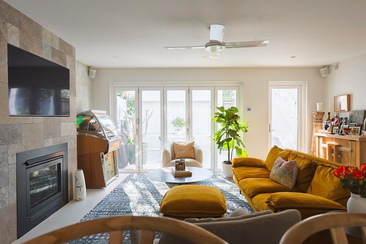 Sala de estar elegantemente projetada com móveis modernos em um apartamento no Building Princes Street - executive-home-rentals - 1473560 em Port Melbourne, Melbourne Sala de estar elegantemente projetada com móveis modernos em um apartamento no Building Princes Street - executive-home-rentals - 1473560 em Port Melbourne, Melbourne