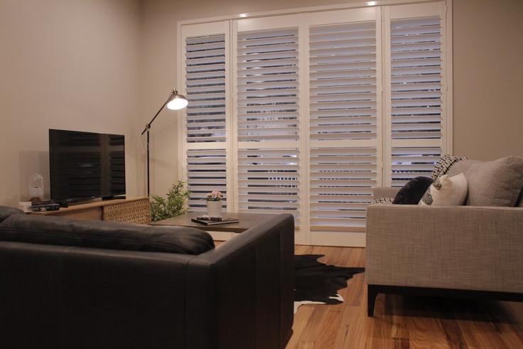 Sala de estar elegantemente projetada com móveis modernos em um apartamento no Building Eastern Road - executive-home-rentals - 1472536 em South Melbourne, Melbourne Sala de estar elegantemente projetada com móveis modernos em um apartamento no Building Eastern Road - executive-home-rentals - 1472536 em South Melbourne, Melbourne