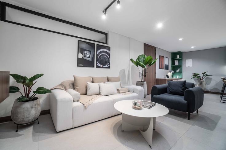 Salle de séjour élégante avec mobilier moderne dans un appartement à Building Calle 20 Norte - exstr-apartments-1 - 1532019 à San Vicente, Cali Salle de séjour élégante avec mobilier moderne dans un appartement à Building Calle 20 Norte - exstr-apartments-1 - 1532019 à San Vicente, Cali