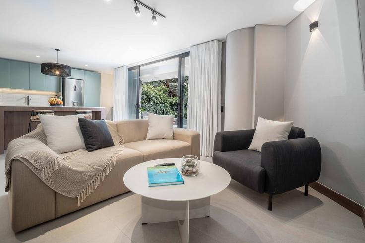 Salle de séjour élégante avec mobilier moderne dans un appartement à Building Calle 20 Norte - exstr-apartments-1 - 1532020 à San Vicente, Cali Salle de séjour élégante avec mobilier moderne dans un appartement à Building Calle 20 Norte - exstr-apartments-1 - 1532020 à San Vicente, Cali