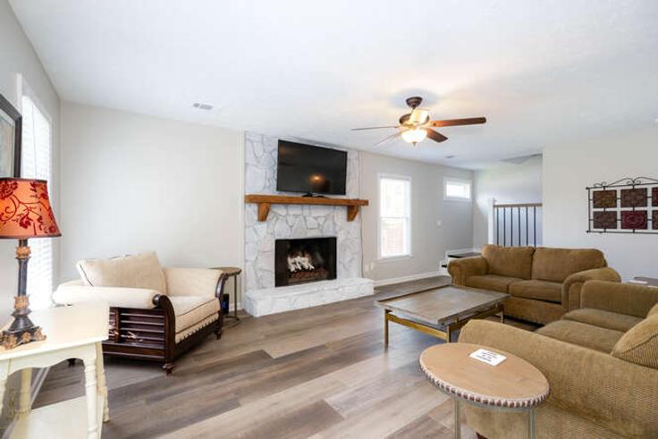 Woodstock, Woodstock 소재 Building Washington Avenue - extended-stay-homes - 1289333 유닛에 마련된, 현대적인 가구로 꾸며진 우아한 디자인의 거실